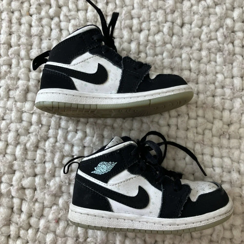 Nike Boys Air Jordan 1 Retro High OG‎ TD Black White Sneaker Shoes Size 7C